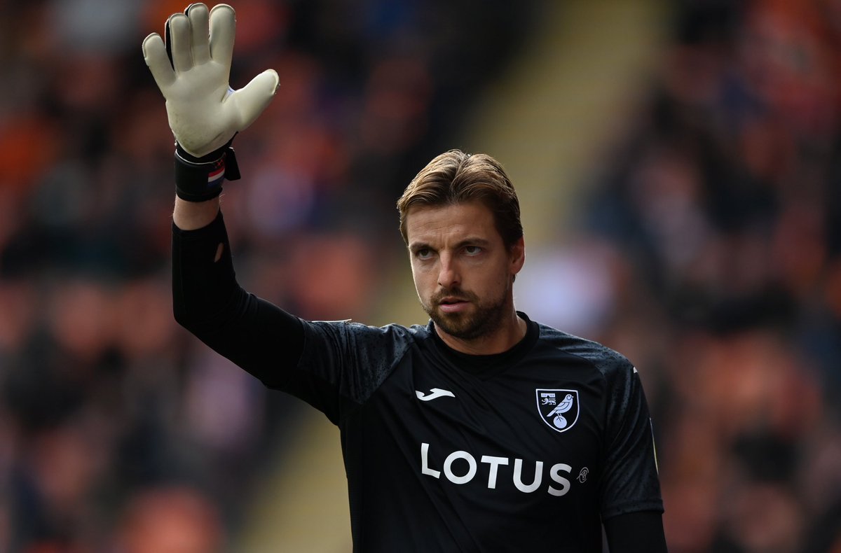 FabrizioRomano's tweet photo. Luton Town are closing in on deal to sign Tim Krul from Norwich. Agreement now in place on both clubs and player side, medical tests taking place today 🟠🇳🇱

Deal expected to be finalised in 24h, as @ChrisReevo reported. https://t.co/jrhS22Z3Bi