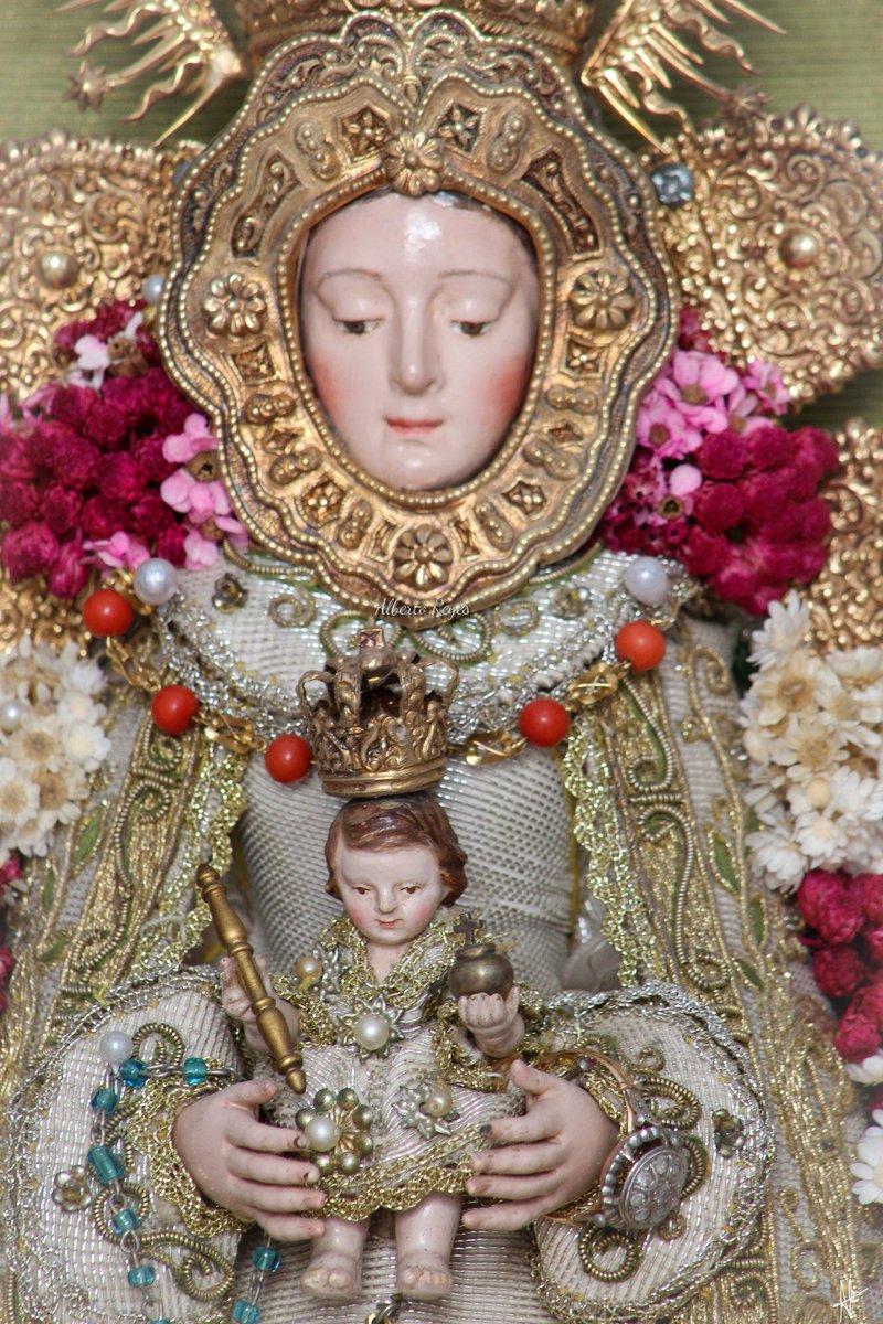 ChipionaCofrade's tweet photo. El Bendito Simpecado de la Hermandad del Rocío expone a su titular a la veneración de los fieles.

Horario: De 10:30 a 13:30 horas y de 18:30 a 21:30 horas. https://t.co/BXDM6jSVOv