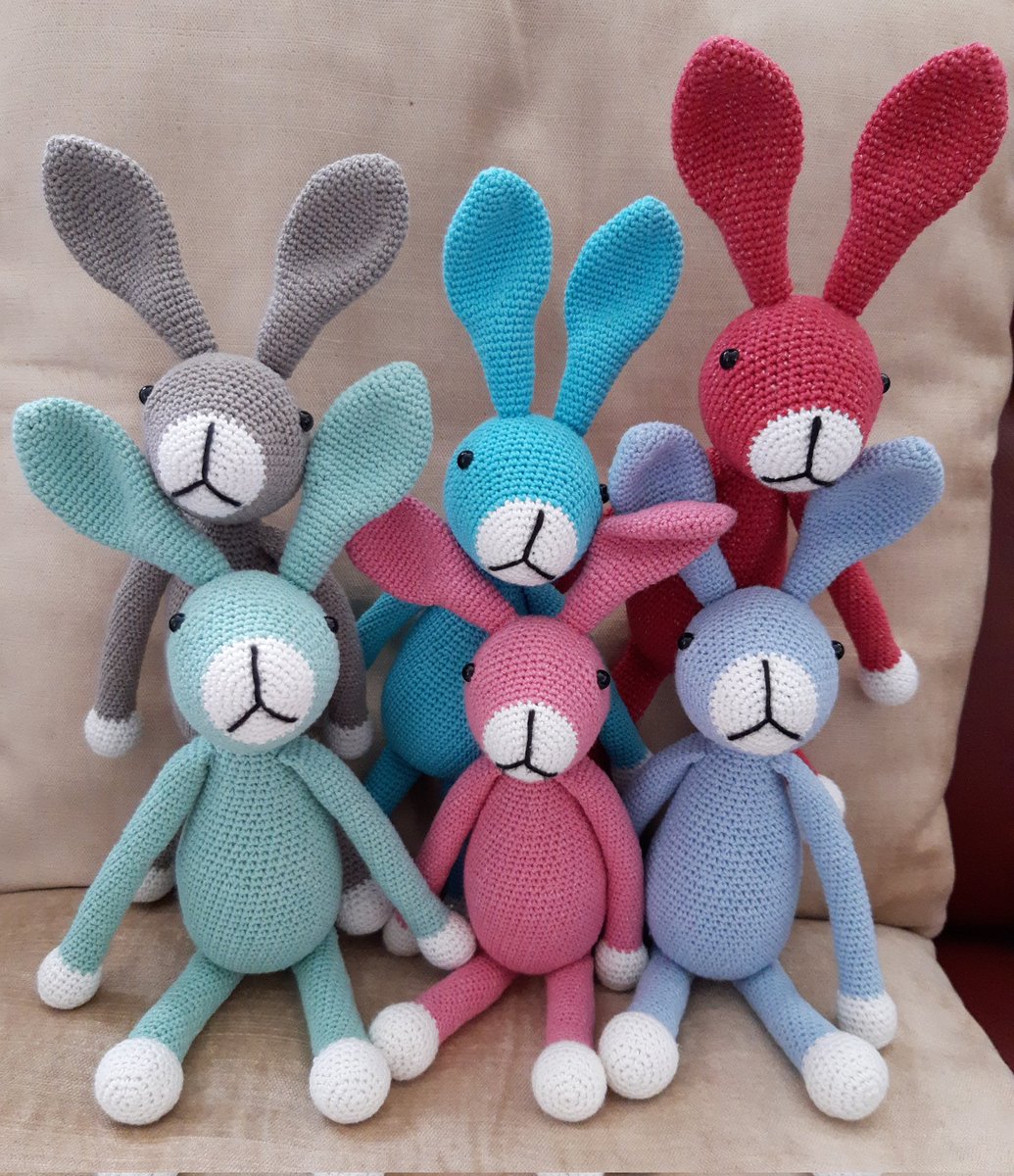 Dit is een van mijn favoriete haakpatronen. Konijn Snuf. Gehaakt met dun garen en haaknaald nr. 1,5. En als je er één gemaakt hebt, volgen er al gauw meer. #haken #Amigurumi #haakgek #stipenhaak