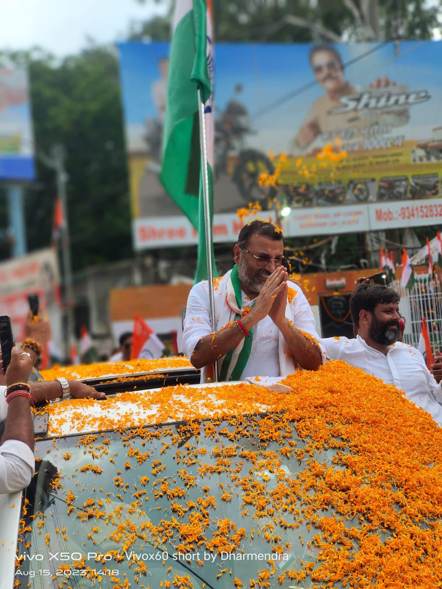 nishikant_dubey's tweet photo. माननीय प्रधानमंत्री जी @narendramodi के आह्वान पर आज ऐतिहासिक तिरंगा यात्रा देवघर में । हमने परिवारवादी,भ्रष्टाचारी व तुष्टिकरण से मुक्ति का संकल्प लिया https://t.co/qapvJQY8Vp