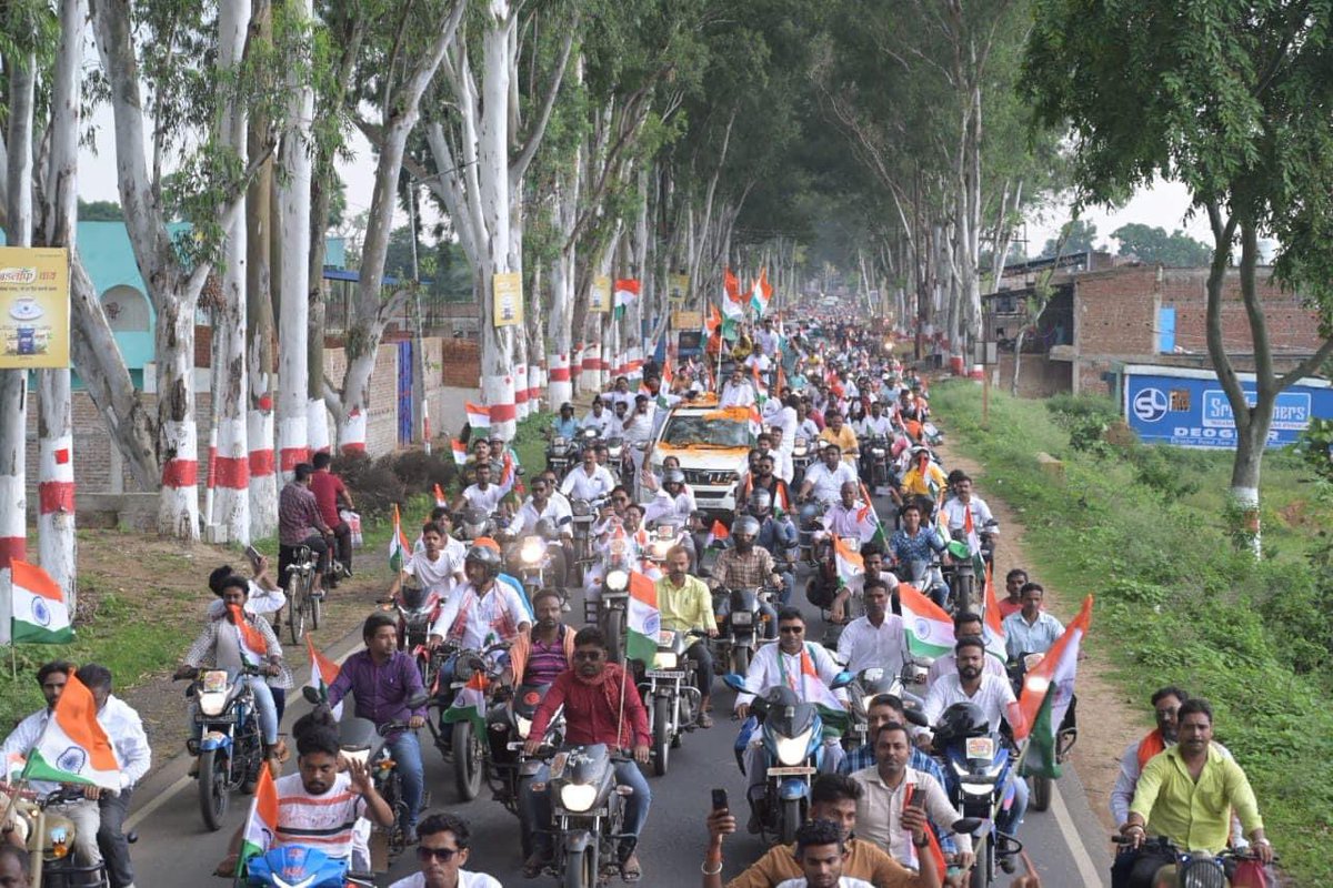 nishikant_dubey's tweet photo. माननीय प्रधानमंत्री जी @narendramodi के आह्वान पर आज ऐतिहासिक तिरंगा यात्रा देवघर में । हमने परिवारवादी,भ्रष्टाचारी व तुष्टिकरण से मुक्ति का संकल्प लिया https://t.co/qapvJQY8Vp