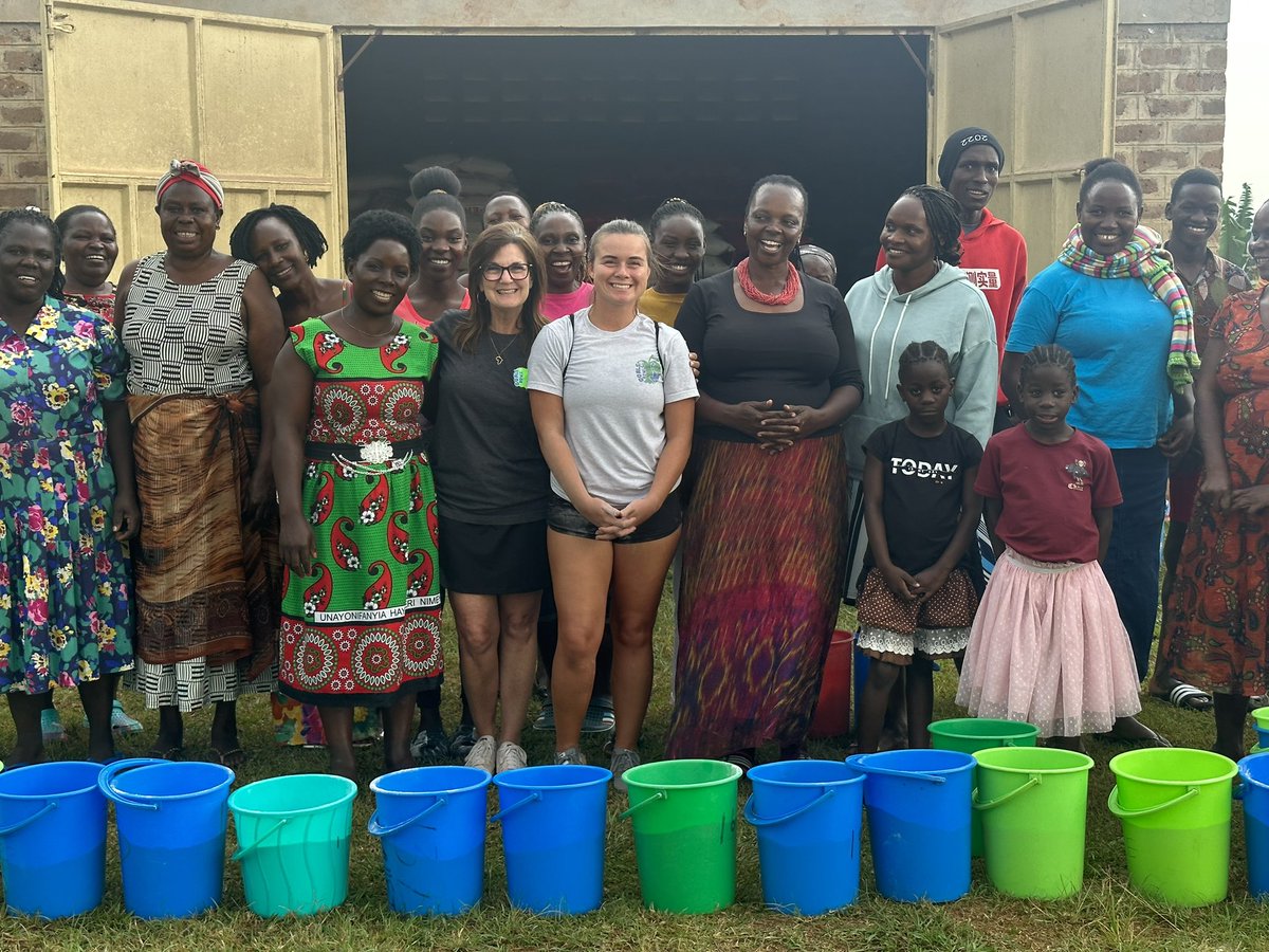 Goals_For_Bowls's tweet photo. Incredible mission trip to Uganda!! We were able to take 25 soccer balls to two orphanages and provide 15,000 meals to 311 children’s homes!! God is so good! 🇺🇬🫶🏼 https://t.co/GSfRf53Hou