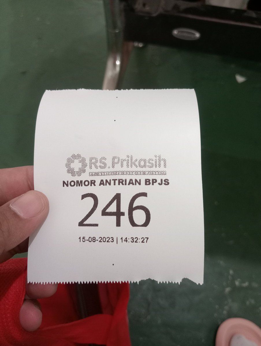 rahajeng52's tweet photo. Selasa hari ini penuh polll rumah sakit. Biasanya sebelum magrib udah keluar parkiran 😮‍💨😭😭 Gapapa. Pejuang sembuh 💪🏻💪🏻 https://t.co/29eSpSCKRk