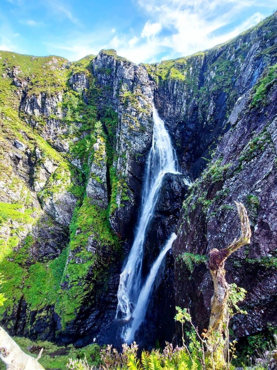 N_T_S's tweet photo. Want to experience one of the highest, most isolated waterfalls in Britain? Well, venture into this far-flung landscape in the Highlands, and stand before the Falls of Glomach – 113m of crashing, crystal-clear water. > https://t.co/tH9BZpiwV6

📸 Rose Reid
#ForTheLoveOfScotland https://t.co/0fE7bFArc8