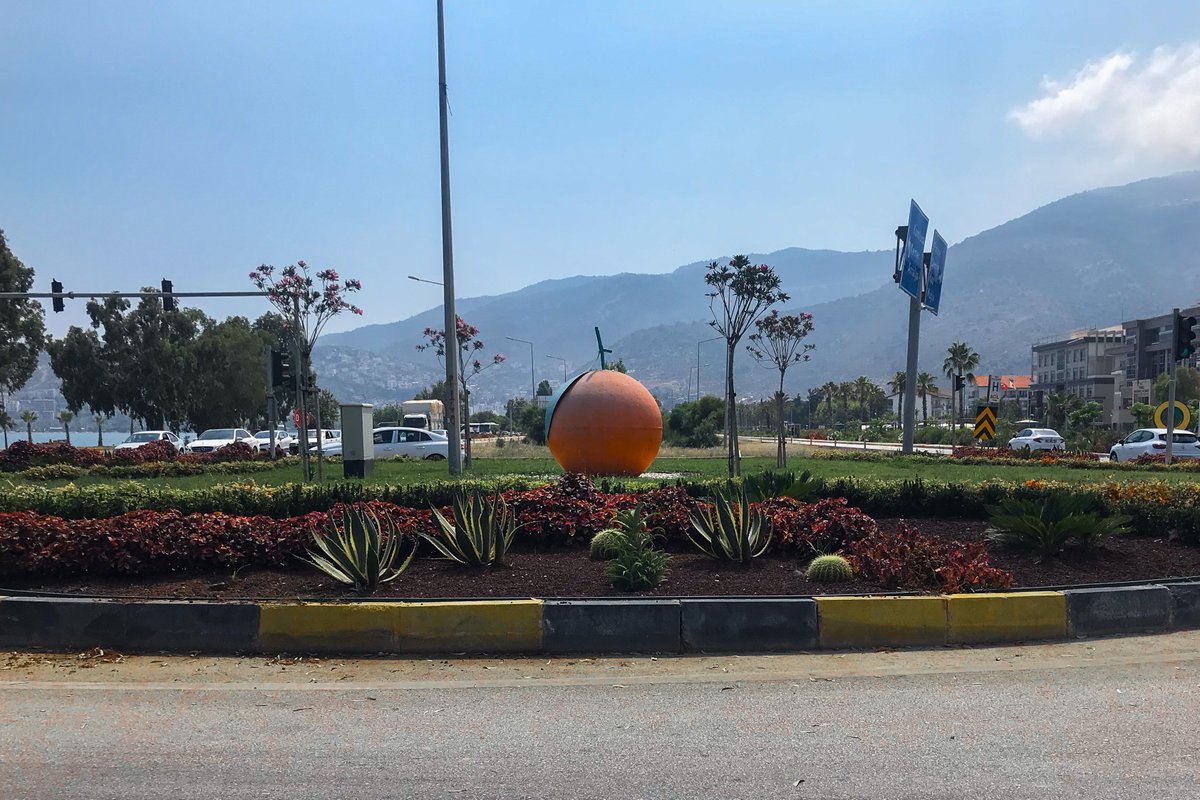 _inconclusion_'s tweet photo. Sometimes a sign is more than words; sometimes, it is a giant fruit statue in the middle of the road. To hear about other odd signs, listen to our episode "So You Weren't Fooled By The Sign ".

Listen to the episode here:
https://t.co/K1xPWrFZLU https://t.co/jbvlGAuVZc