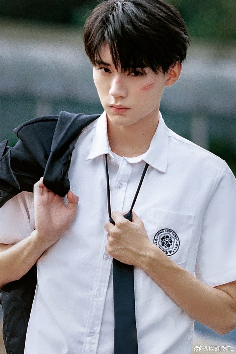 dramapotatoe's tweet photo. #ZhouYiran shares new pics for #YouAreDesire 

#周翊然 https://t.co/OkQr0msuS1