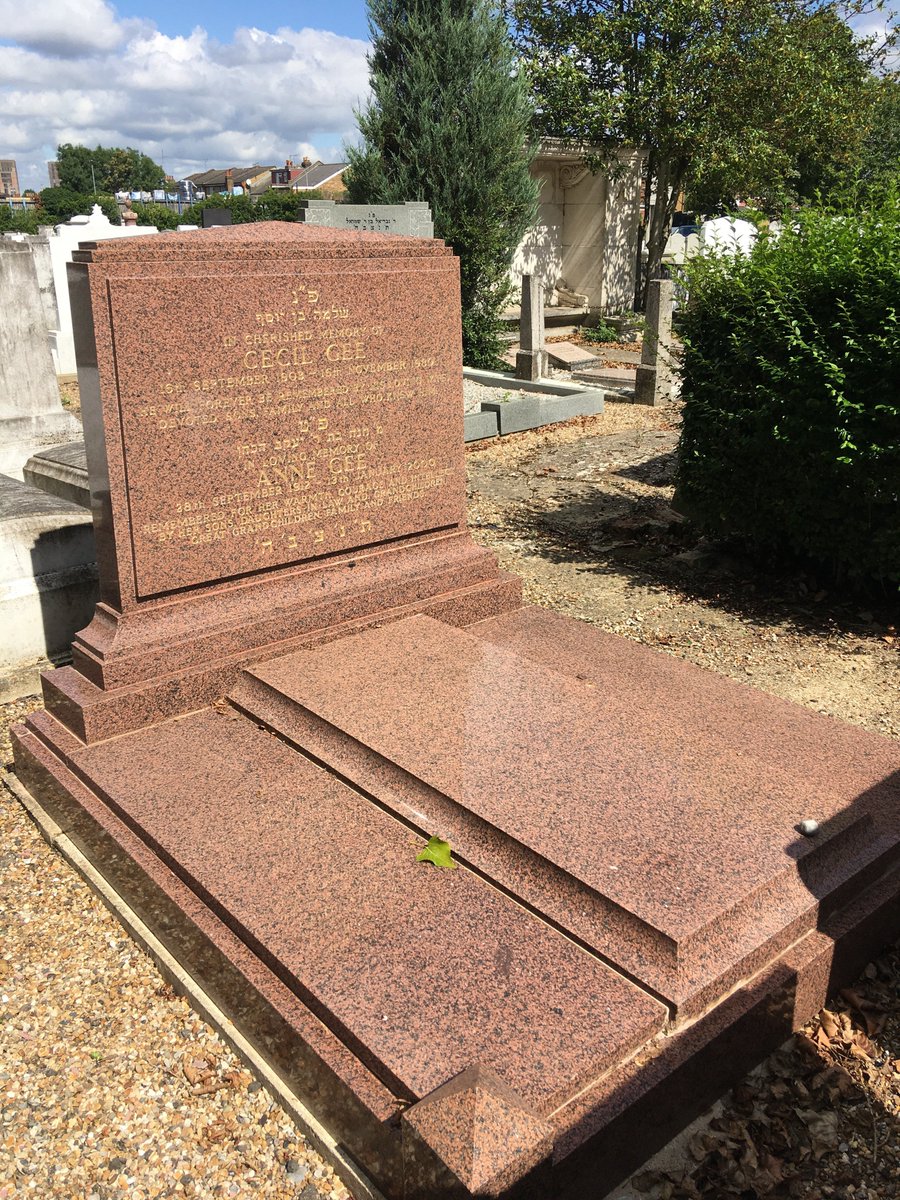 Cecil Gee was a tailor and fashion designer, a pioneer of men’s fashion. Find out about more on our special walk: Retail Giants: Heroes &Villains of the High Street in the Willesden Jewish Cemetery on 20 August. #tombstonetuesday #willesdenjewishcemetery #jewish #jewishcemetery