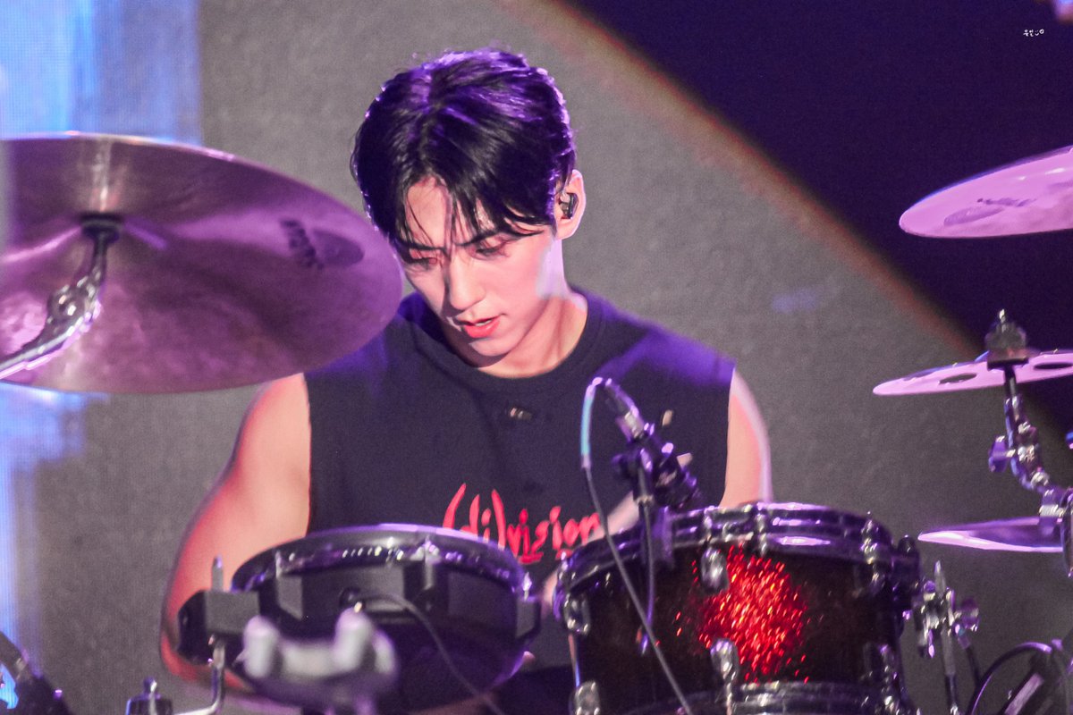 230811 JUMF

무대 위 건일이가 좋아 💓

#XdinaryHeroes #엑스디너리히어로즈 #엑디즈 #건일 #구건일 #Gunil #거니리