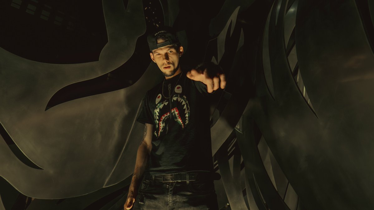 HushHarding's tweet photo. I told yo girl im the best .. she already know tho
I turn ya bird to ya X just like the twitter logo

📸 by @thereallilfrosti
🎨 by @hushharding

#hushharding #hush #rap #rapper #model #boston #hiphop #photography #potd https://t.co/ZHZTq0kHZe