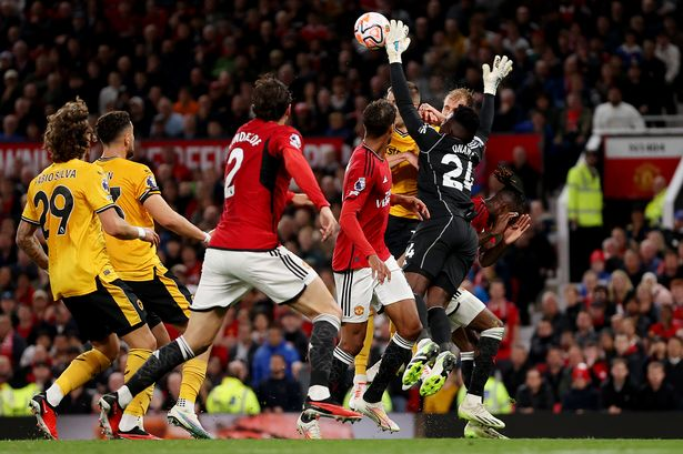 youplay_fr's tweet photo. 📢The referees who failed to award a penalty against Manchester United have been suspended. They will not be appointed for the 2nd round. 

#PremierLeague https://t.co/H95QUxcHPM