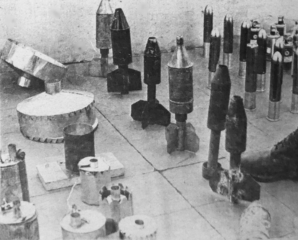 desde_1965's tweet photo. El arsenal descubierto por los militares en subterráneos de La Moneda y la residencia presidencial de Tomás Moro se compone, principalmente, de armas fabricadas en la Unión Soviética, además de equipo cubano y bombas producidas en Chile. https://t.co/Cgo7VVRcFg