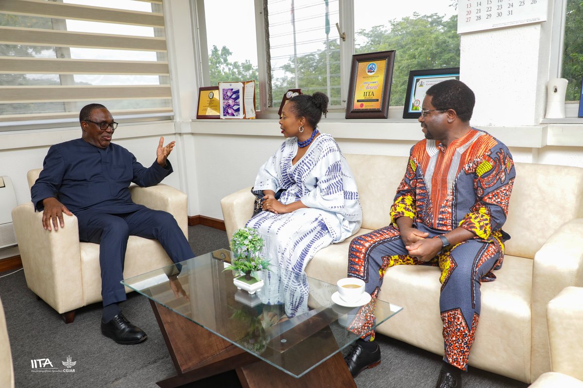IITA_CGIAR's tweet photo. Dr @simeonehui, IITA DG & @CGIAR Continental Director for #Africa, is meeting with his counterpart CGIAR DGs double-hatting as Regional Directors (RDs) or Global Directors within #OneCGIAR in Ibadan, #Nigeria this week.
.
@AfricaRice @ILRI @CIFOR_ICRAF @ICARDA
.
#HumansOfCGIAR https://t.co/zNt4JxD1PU