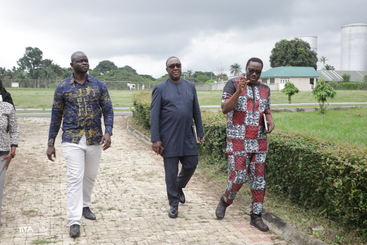 IITA_CGIAR's tweet photo. Dr @simeonehui, IITA DG & @CGIAR Continental Director for #Africa, is meeting with his counterpart CGIAR DGs double-hatting as Regional Directors (RDs) or Global Directors within #OneCGIAR in Ibadan, #Nigeria this week.
.
@AfricaRice @ILRI @CIFOR_ICRAF @ICARDA
.
#HumansOfCGIAR https://t.co/zNt4JxD1PU