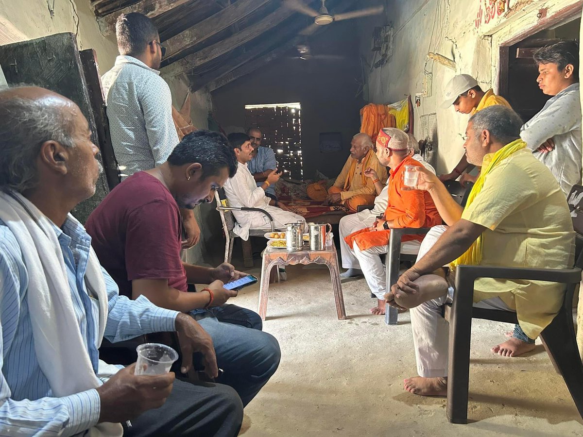vivekgautam_bjp's tweet photo. देवतालाब विधानसभा क्षेत्र,ग्राम अहिरगांव

ग्राम अहिरगांव निवासी,वरिष्ठ समाजसेवी श्री वरुणेंद्र मणि त्रिपाठी जी के निवास स्थान पहुंच परिवारजनों से सौजन्य मुलाकात कर कुशल क्षेम जाना।

आत्मीय स्वागत के लिए आप सभी का तहे दिल से धन्यवाद।
#Vivekgautambjp #Devtalav72 #BJP4Devtalav ✨ https://t.co/FUnaWTe0sK