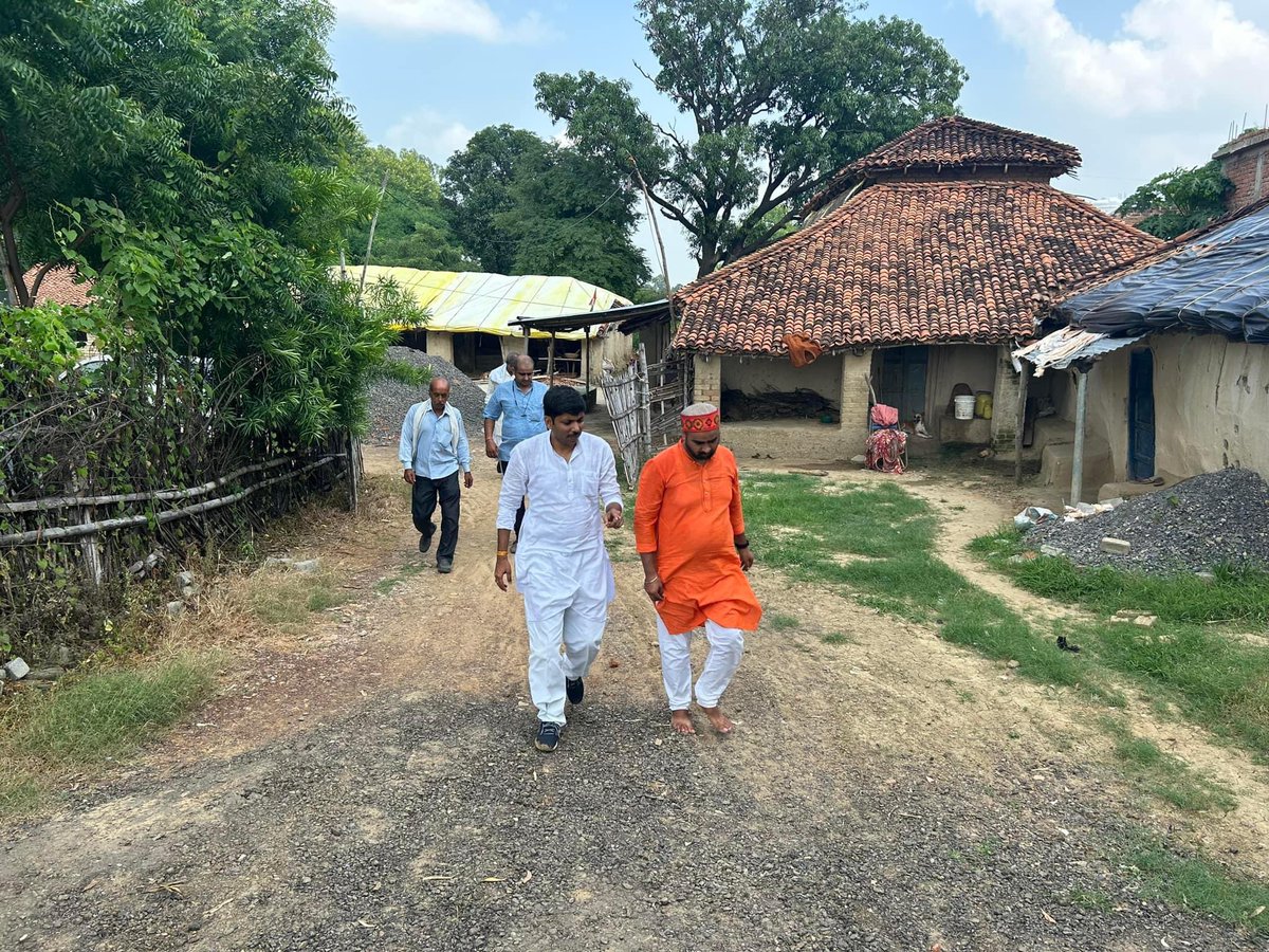 vivekgautam_bjp's tweet photo. देवतालाब विधानसभा क्षेत्र,ग्राम अहिरगांव

ग्राम अहिरगांव निवासी,वरिष्ठ समाजसेवी श्री वरुणेंद्र मणि त्रिपाठी जी के निवास स्थान पहुंच परिवारजनों से सौजन्य मुलाकात कर कुशल क्षेम जाना।

आत्मीय स्वागत के लिए आप सभी का तहे दिल से धन्यवाद।
#Vivekgautambjp #Devtalav72 #BJP4Devtalav ✨ https://t.co/FUnaWTe0sK