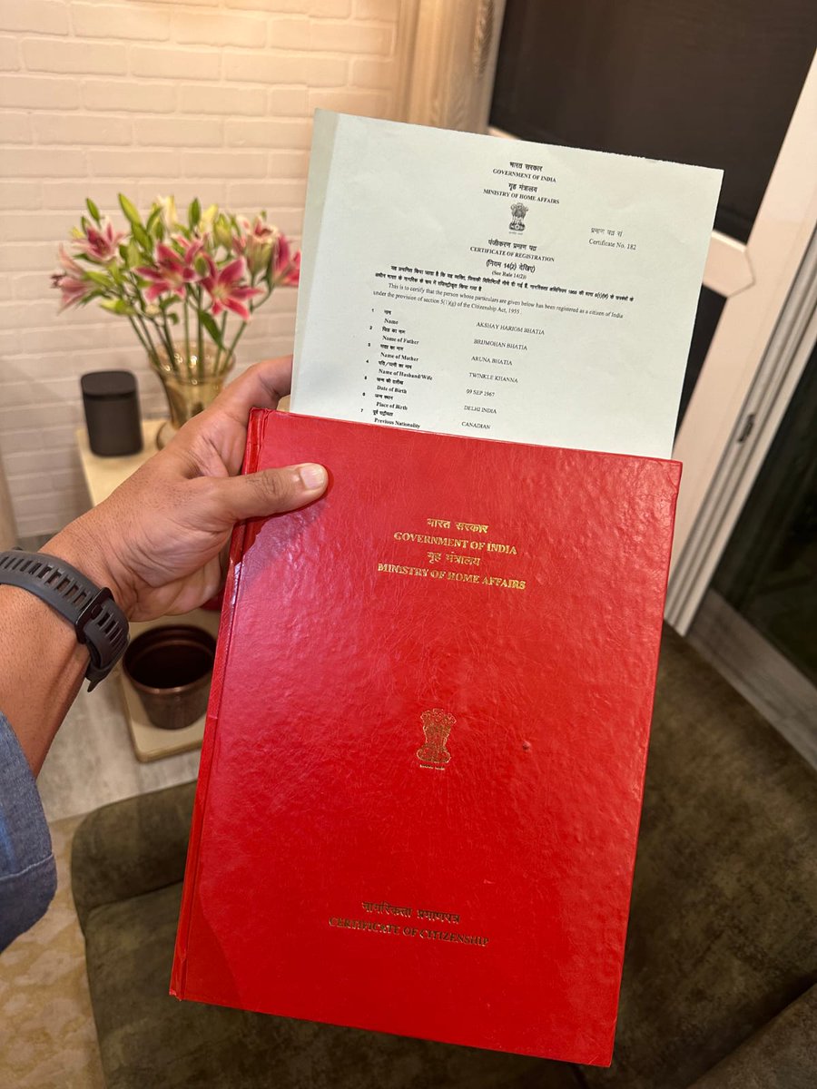 Akshay Kumar's previous citizenship was Canadian. Akshay shared an update about the same by sharing a picture of his Indian citizenship.
#AkshayIndianKumar