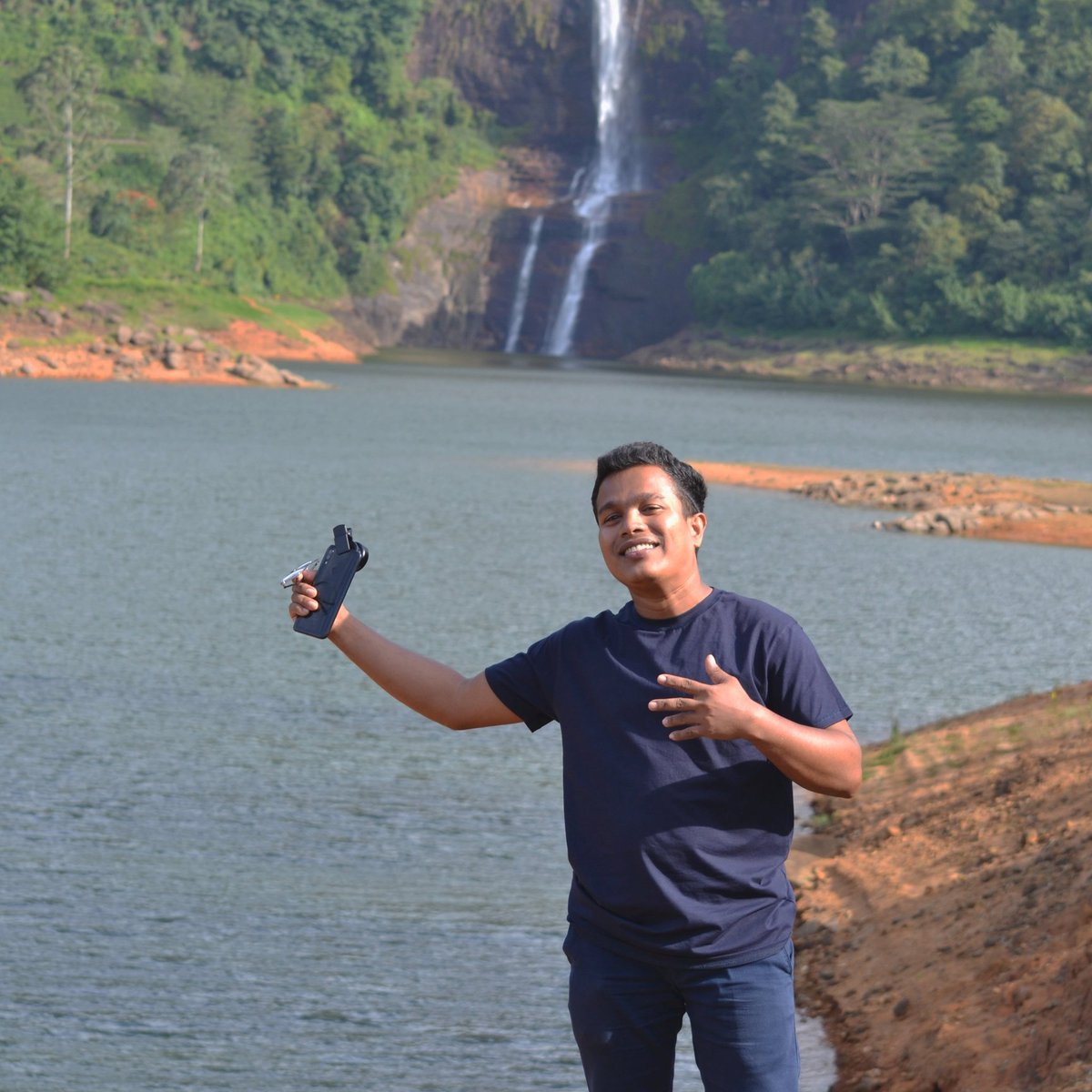 BuddhikaBMS's tweet photo. #NewProfilePic https://t.co/94ysRsrGiG