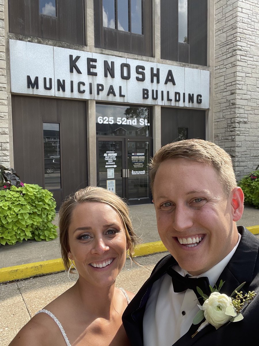 ZachNavin's tweet photo. Happy #cityhallselfie day! Neat one yet! https://t.co/aSk3YkDQB2