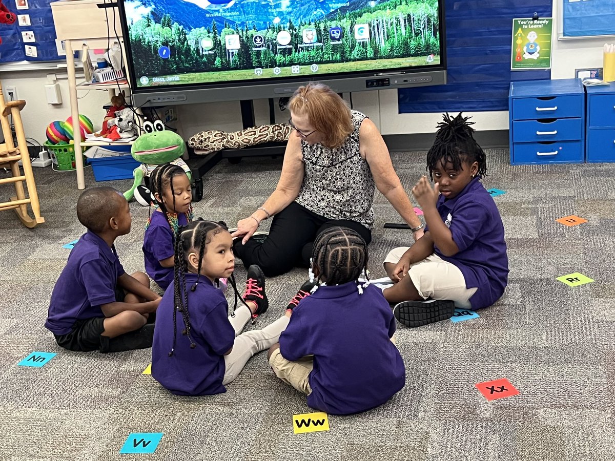 CalixtoCourtney's tweet photo. Mrs. Glass’s Pre-K students shared about their favorite part of the first day before packing up to go home! @LANschools @LAJohnTWhite #leadershipacademynetwork #allinwithLAN #leadwithLAN #teachwithLAN #fwisdfirstday #backtoschool #fwisd https://t.co/PHoGheafko