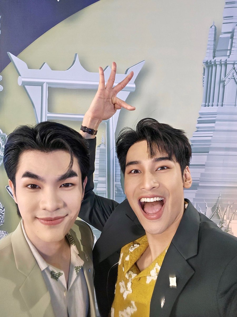 beoncloud_th's tweet photo. เอ้าาา ! ค้นเจออีกรูป 📸 ถือว่าแอดแถมให้น้า ฝันดีงับ~ 🫶🏼

@milephakphum @Nnattawin1 
#LiveGiffarineHyaXMileApo https://t.co/R1Q4cumyRL