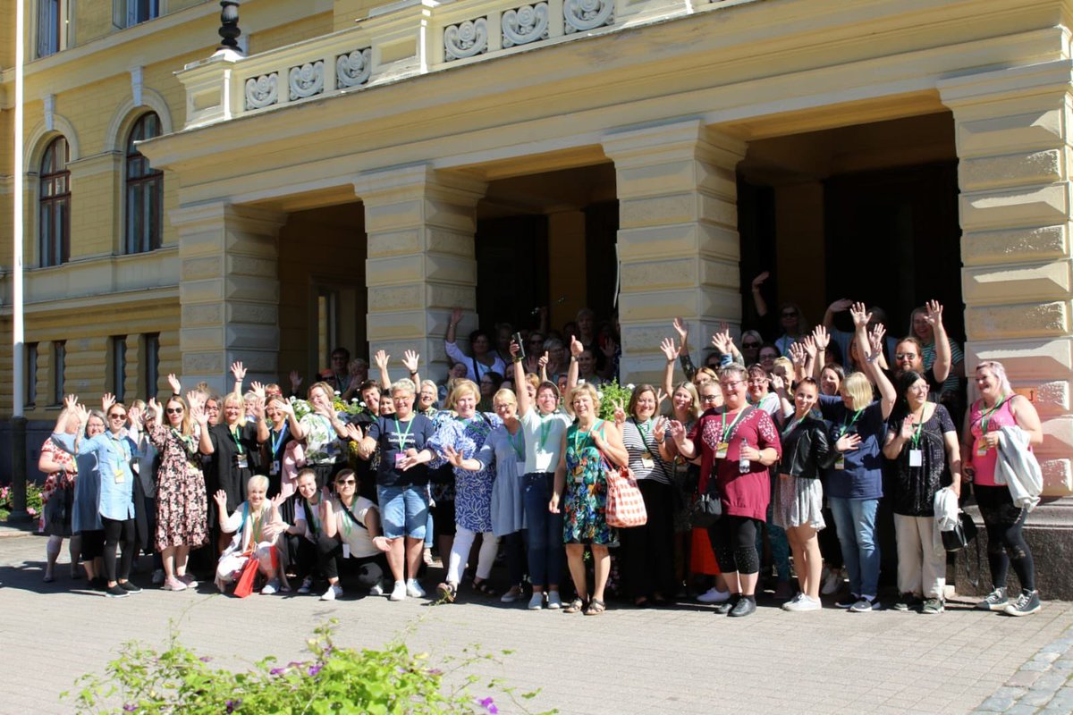 HannaVesterinen's tweet photo. Läsnäolo ja positiivinen vuorovaikutus. 
Siinä keskeisimmät mieleen jääneet asiat päivästä pedagogiikan perusasioiden äärellä Pohjanmaan Varhaiskasvattaja-tapahtumasta, johon osallistuimme lastenhoitajien kanssa. Oli muuten upea ja ylevä ympäristö tämä Vaasan Kaupungintalo! https://t.co/696ILhPdcj
