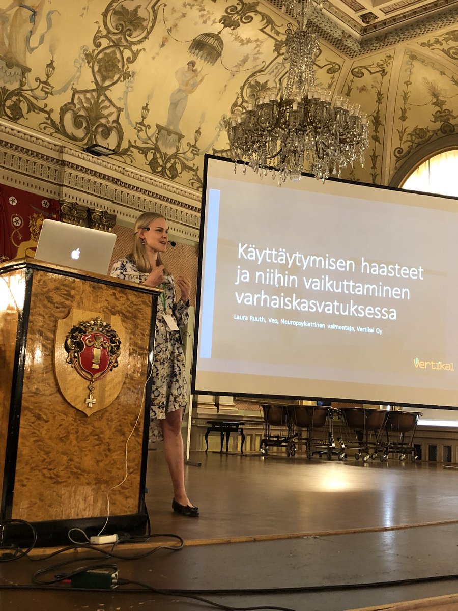 HannaVesterinen's tweet photo. Läsnäolo ja positiivinen vuorovaikutus. 
Siinä keskeisimmät mieleen jääneet asiat päivästä pedagogiikan perusasioiden äärellä Pohjanmaan Varhaiskasvattaja-tapahtumasta, johon osallistuimme lastenhoitajien kanssa. Oli muuten upea ja ylevä ympäristö tämä Vaasan Kaupungintalo! https://t.co/696ILhPdcj