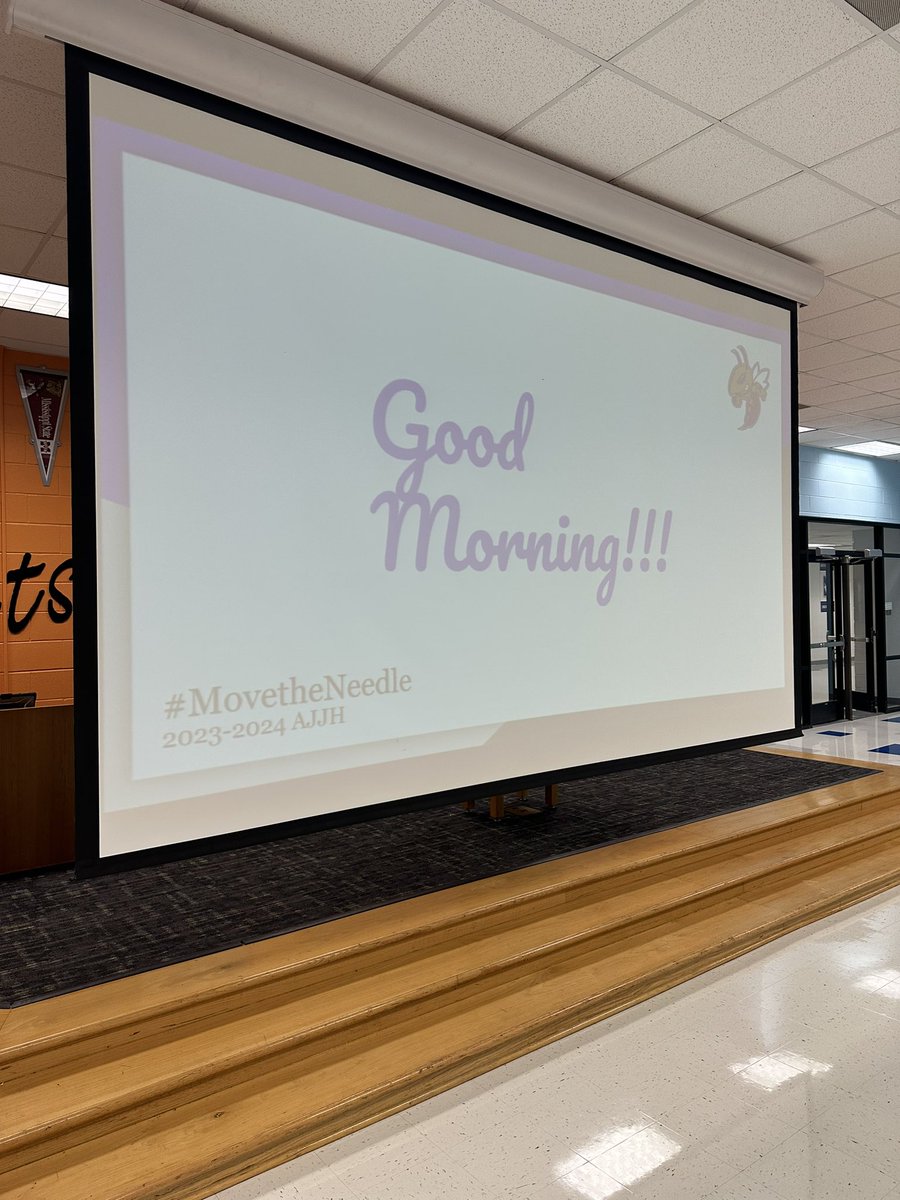 TyHolder1's tweet photo. The amazing staff at @AliceJohnsonJrH reviewing  STAAR data and collaborating on ways to #movetheneedle https://t.co/RgC0LHQGVU