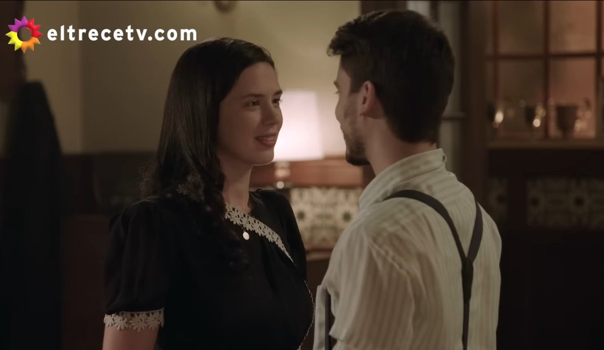 cristinameatsix's tweet image. Lucía: No paro de pensar en usted.

Segundo: No puedo dejar de pensar en vos.
#ATAV #ATAV2