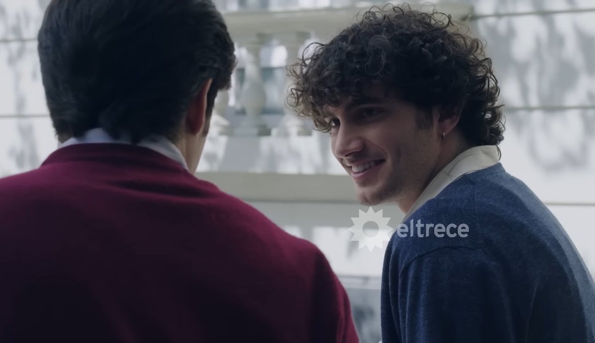 cristinameatsix's tweet image. Lucía: No paro de pensar en usted.

Segundo: No puedo dejar de pensar en vos.
#ATAV #ATAV2