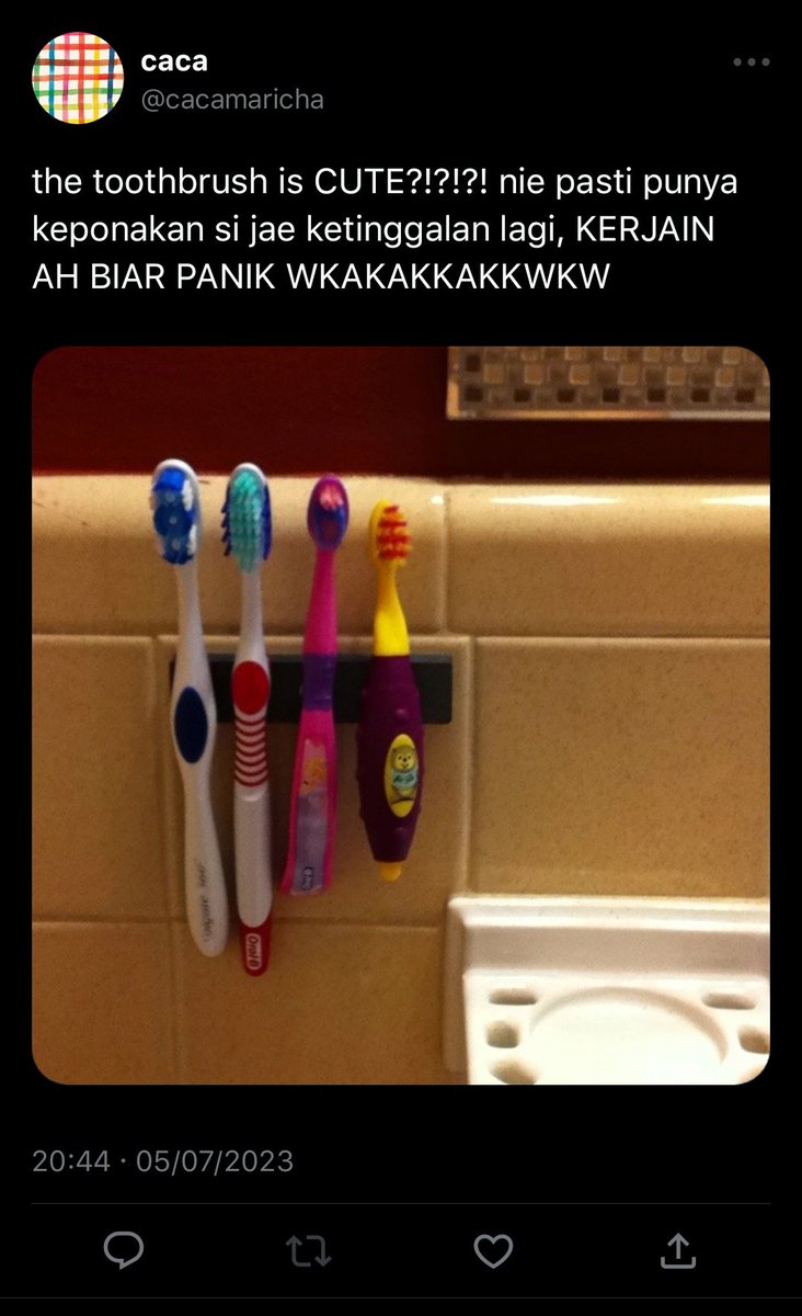 saltbrownies's tweet photo. the toothbrush
——
jaehyun few tweets au https://t.co/9DPswHI7jN