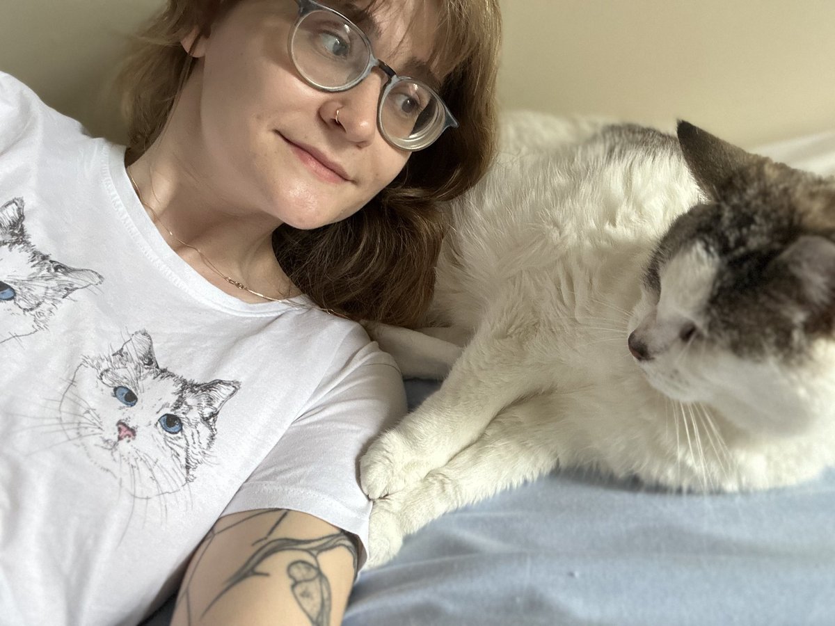 Emparsnips's tweet photo. Wearing the band’s merch to the show https://t.co/dhKRMUCj3V