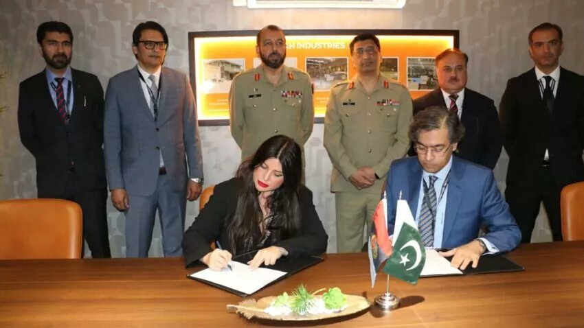 sohailahmedsa's tweet image. 🇵🇰🇹🇷 Turkish arms manufacturer, Samsun Yurt Savunma (#Canik) signed a cooperation agreement with Pakistan-based Company Wah Industries Limited, on the 2nd day of #IDEAS2022.
The cooperation agreement will focus on the exports of M2 QCB heavy machine guns to #Pakistan.
#WIL #M2QCB