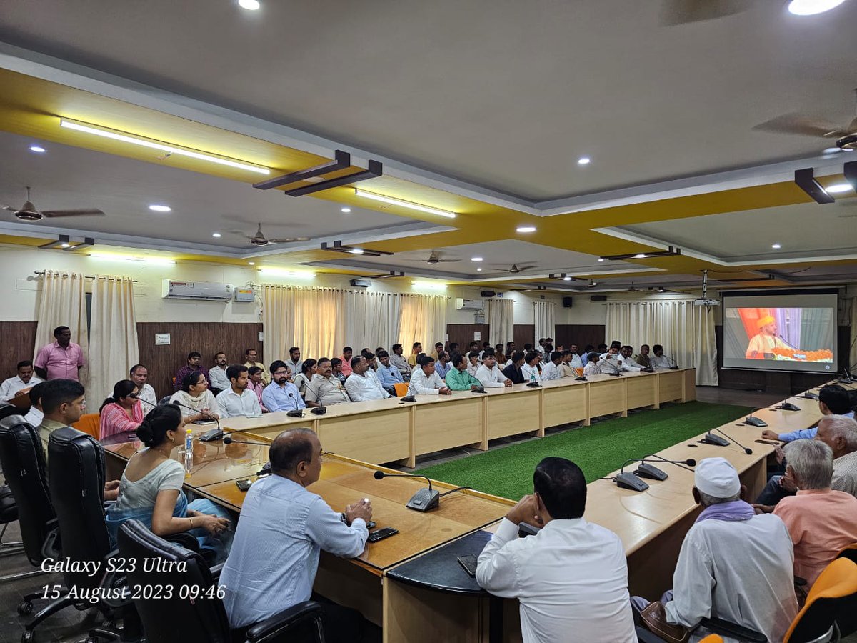 जिलाधिकारी हर्षिता माथुर ने 77 वे स्वतंत्रता दिवस के अवसर पर मा. मुख्यमंत्री जी का संबोधन लाइव प्रसारण अधिकारियों /कर्मचारियों के साथ देखा। कलेक्ट्रेट परिसर में झंडारोहण कर राष्ट्रगान, शहीद वीरों को नमन, स्वतंत्रता सेनानियों के परिजनों को किया सम्मानित । <a href="/ChiefSecyUP/">S.P. Goyal, Chief Secretary, GoUP</a> <a href="/CMOfficeUP/">CM Office, GoUP</a>
