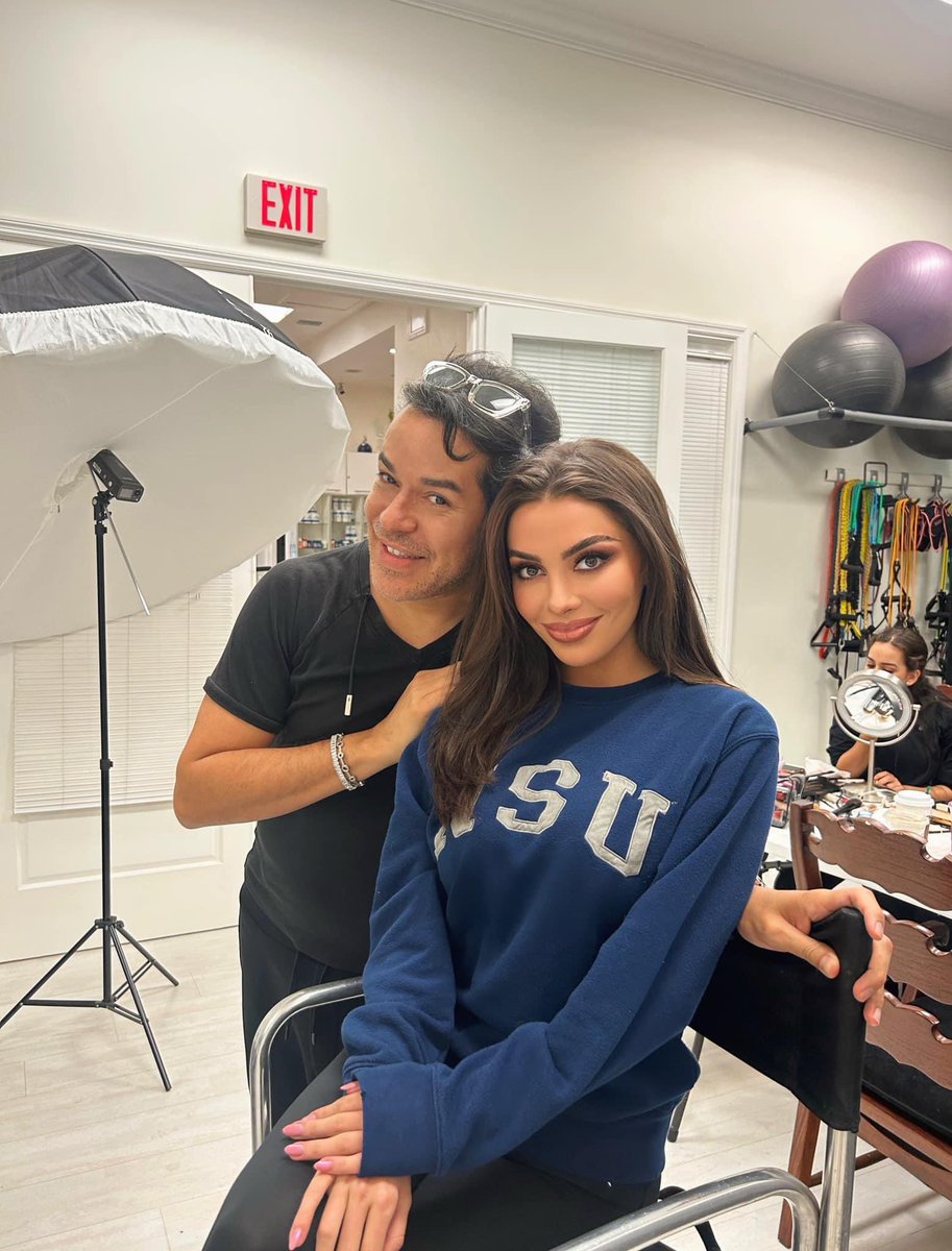 #Makeup class from the master @miguelangelduqueofficial 💋💄😍 

¡Muchas gracias a Miguel Ángel Duque, quien ha #maquillado a varias Miss Universos, por enseñarme a maquillarme al estilo Miss América! 👑  #makeupartist #missflorida #southbeach #Miami @MissAmerica