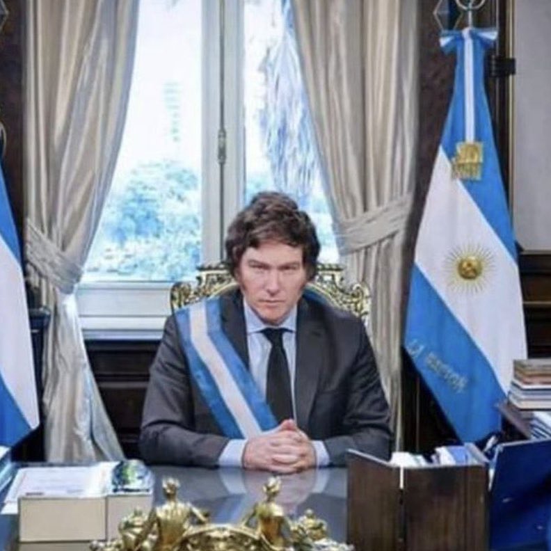peladodelatv's tweet photo. ¿TE GUSTARÍA QUE ESTA IMAGEN CON MILEI SEA REAL? 🤔🤔 https://t.co/xMzxICgP04