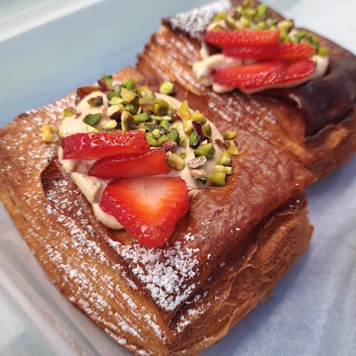 From mouthwatering pastries to irresistible sourdough bread, Sunflower Bakery  has your cravings covered.
See you at the market, foodies! 🥐🍞
#EnnisFarmersMarket #SunflowerBakeryDelights