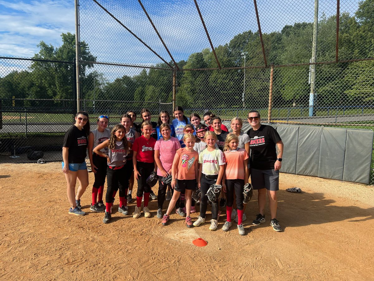 SomersSoftball2's tweet photo. Awesome 1st day of our SYSO Summer Camp! What a great group of softball girls! 🥎🐘 #somerssoftball #somersathletics #syso #strongertogrther #oneteamonefamily https://t.co/A1cfpIECOE