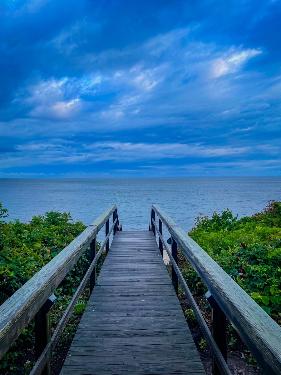 Gm, good morning ☀️ 🌊🧘🏻‍♀️

Experiences happen to humble you and pivot you back on the right path

you are not better than anyone else, they are not better than you either fam 💙