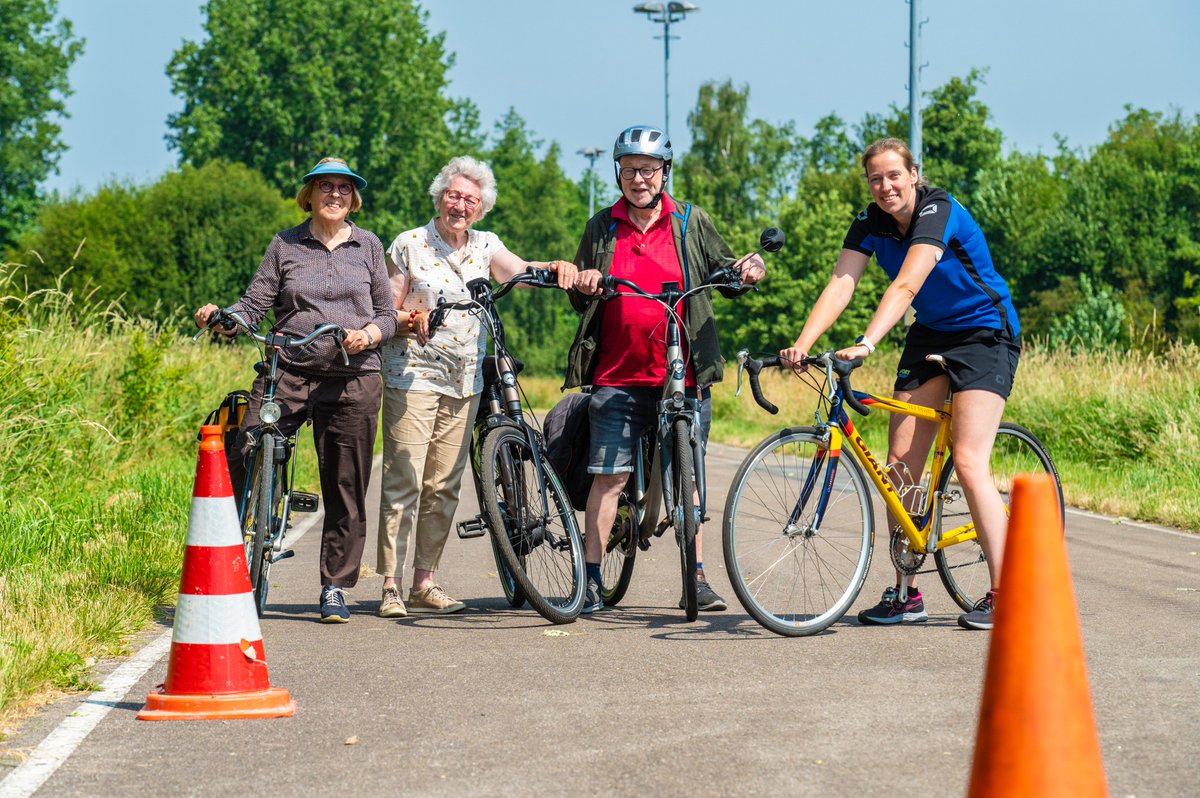 SportpuntGouda's tweet photo. Op 23 augustus starten er twee nieuwe cursussen 'Doortrappen'.
Ken of ben jij die 65plusser die veilig wil blijven fietsen? Lees dan snel verder en meld je aan!
▶️https://t.co/m1uK5XjKIU
#65plus #veiligfietsen #Gouda #cursus https://t.co/shmlKLuGVC
