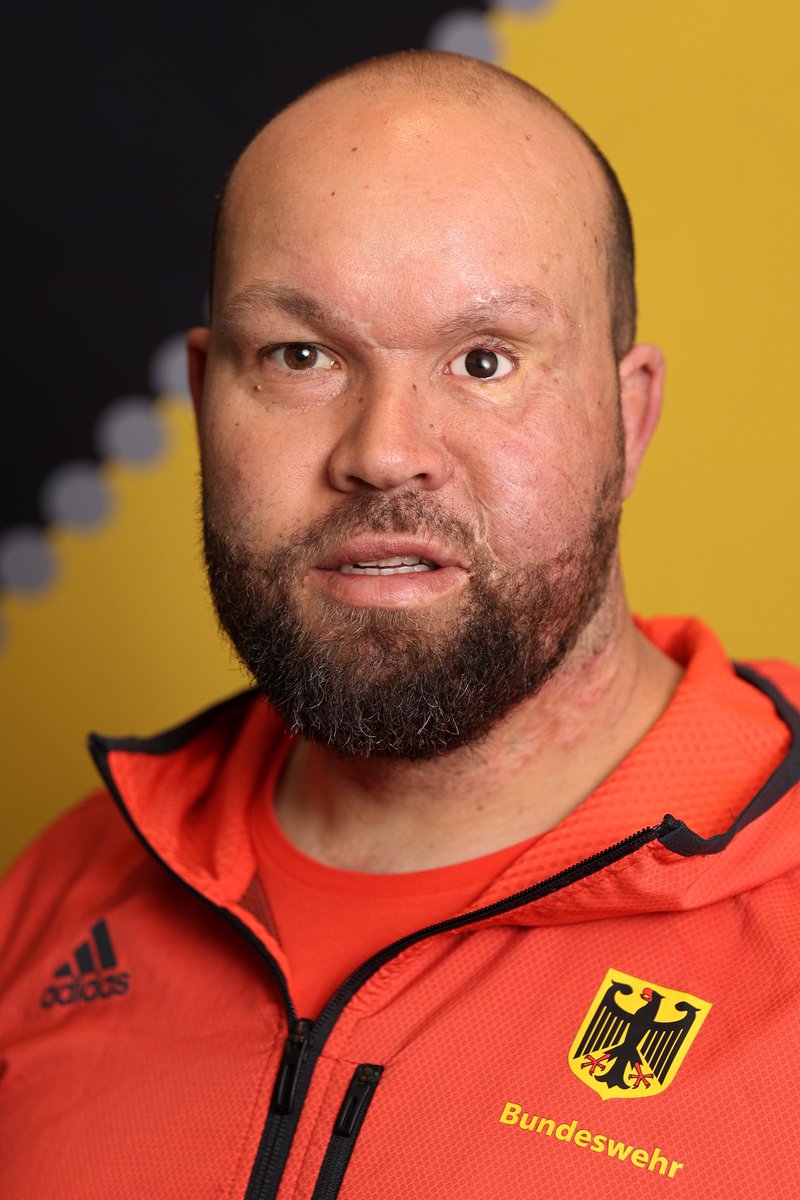 bundeswehrInfo's tweet photo. Bald starten die #InvictusGames2023 in #Düsseldorf. Mit dabei dann auch Oberfeldwebel #MaikMutschke, der 2010 bei einem #Gefecht gegen die Taliban verwundet wurde. Seine Geschichte erzählte er im Interview bei #AntenneBrandenburg.
➡️https://t.co/60qwS3B7wg https://t.co/EVsqB0IeER