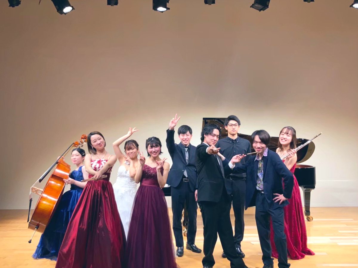 【再掲！🎫お申し込みフォーム】
今度こそ！なまら♪クラシックVol.2チケットは各プレイガイドほかGoogleフォームでも受付中！皆様のご来場お待ちしております🥰
(写真：'22 3/29 Vol.1演奏会より)

🎫お申し込みフォーム↓↓↓
forms.gle/sgJ1U5QH4VcmsB…
※ 演奏会当日、現金払いのみ