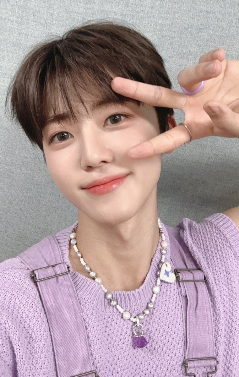 these are some of the prettiest jaemin selfies ever