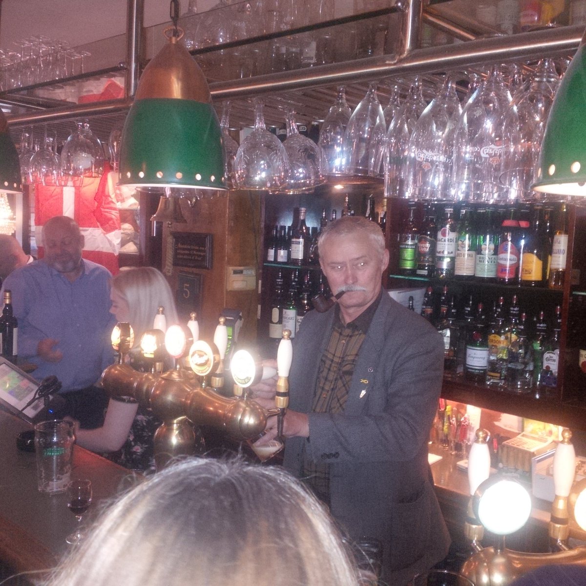 veteranerne's tweet photo. Traditionen tro mødes vi på Toga Vinstue, Store Kirkestræde 3, i København, til en uformel og hyggelig fejring af flagdagen for Danmarks udsendte.
#flagdag #5september #anerkendelse #hygge #kammeratskab #netværk #sammenhold #veteranhaven #veteranalliancen #LarsMøller #HunDragen https://t.co/Wc86eO2Kuc