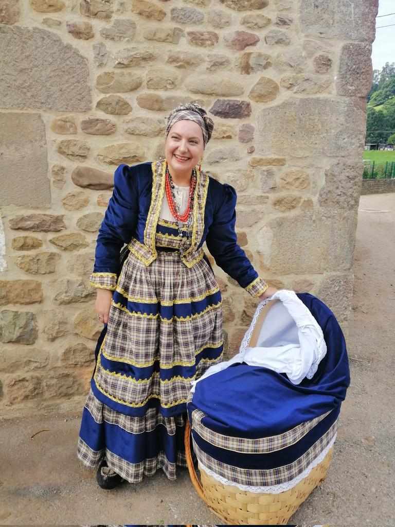 DelPelirroja's tweet photo. Pasiegueando, romería Virgen de valvanuz selaya Cantabria Valles pasiegos https://t.co/PuCMiYnkCd