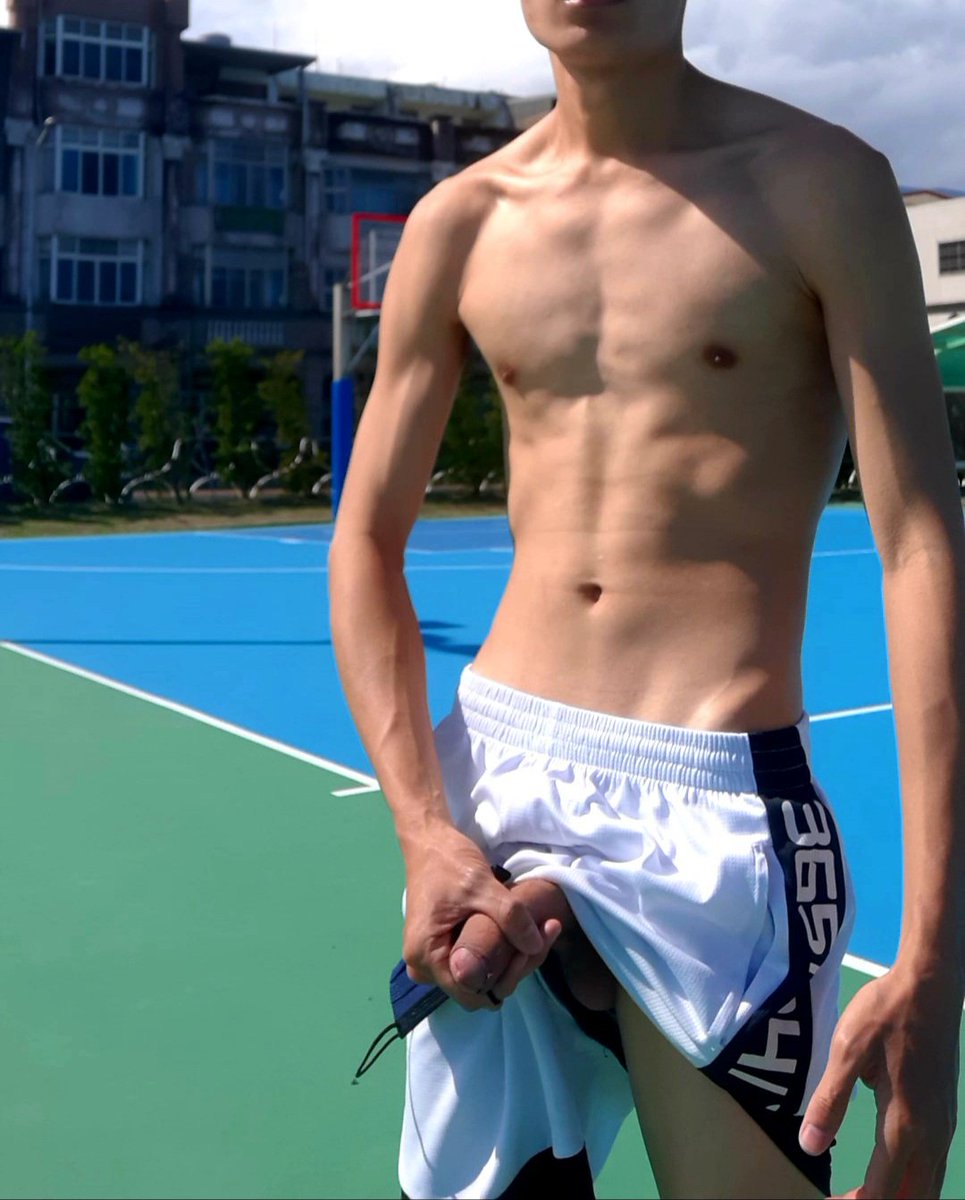 OWKKO12's tweet photo. 試個水溫 喜歡請分享
每次跑步運動到一半都會想尻尻該怎麼解🥴
#大一新生
#打赤膊跑步
#籃球場打手槍
#推特新手喜歡請多分享 https://t.co/onusWWLbY8
