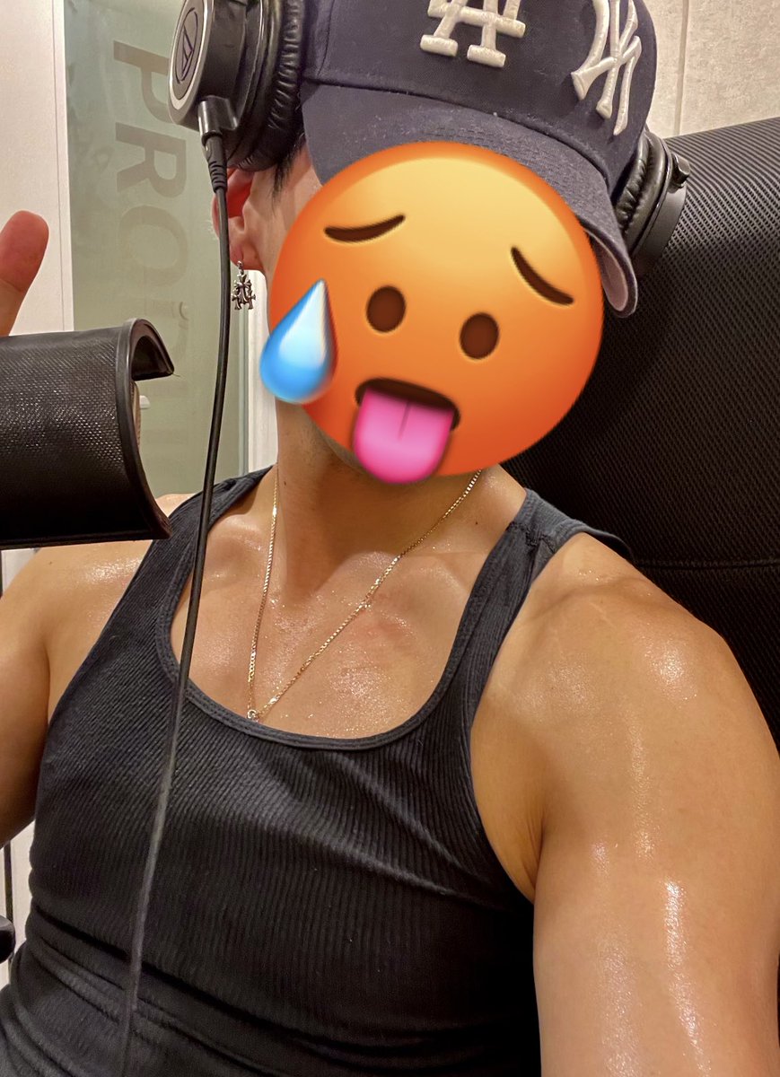 _bigmatthewww's tweet photo. AC broke. But im not gon be 😂 stay motivated https://t.co/LxbU6YtoK3