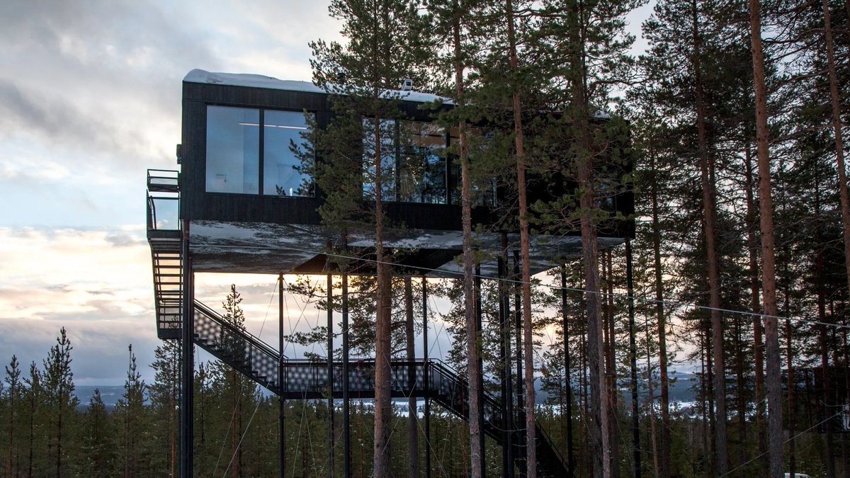 ZIMConnection15's tweet photo. At this hotel you can sleep among the trees. 🌲
Blend in with the forest in The Bird’s Nest. 🪹
Or enjoy a modern feel in The Cabin.
It’s called the Tree Hotel, and it’s in Harads, Sweden. 🇸🇪
Interested?
#treehotel #esim #travel #Swedish #FutureTech https://t.co/zeN0fJQUoE