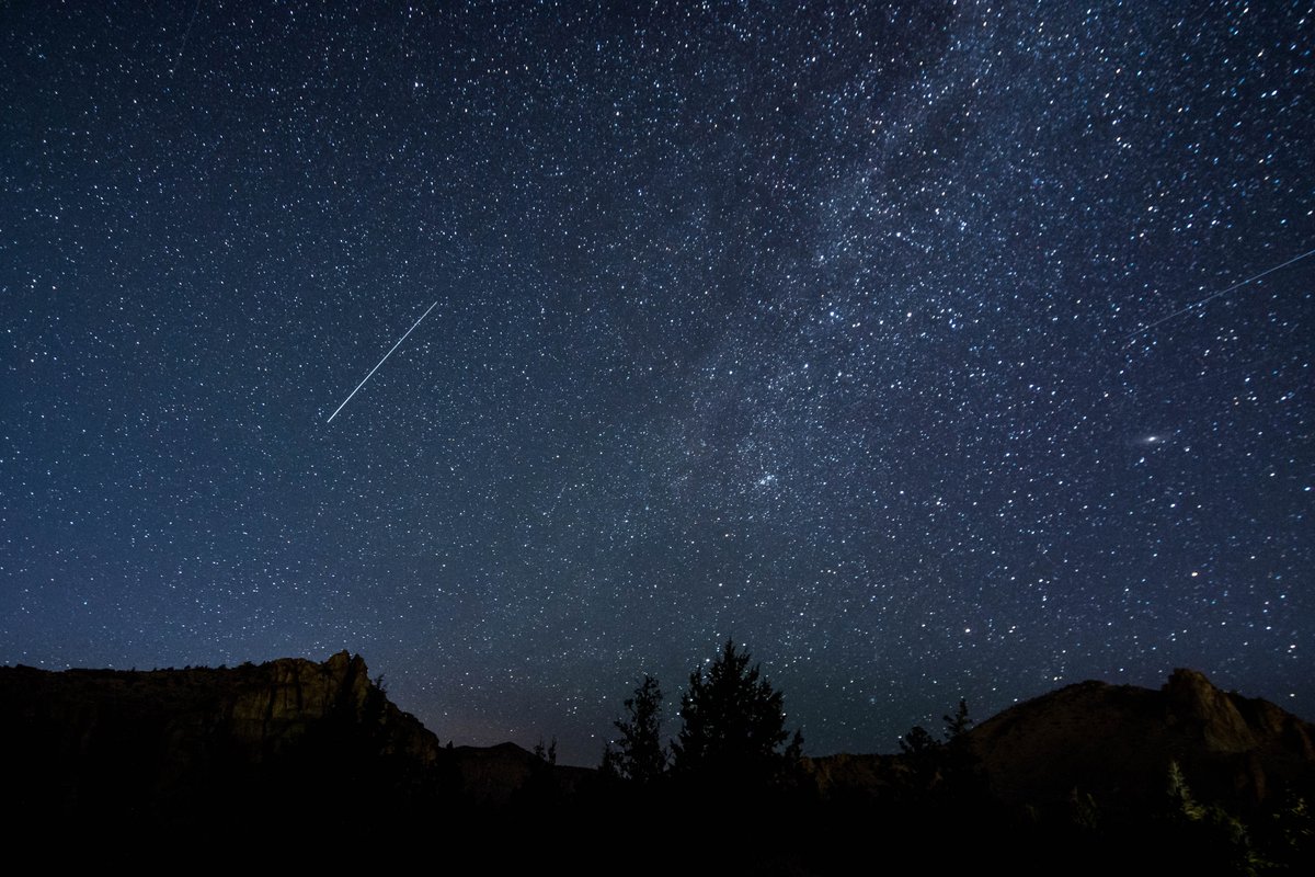 mlyonphotos's tweet image. Perseid meteor shower at Smith Rock State Park, Oregon. #oregon #exploreoregon #traveloregon #pnw #nikon #nikonD7200 #photography #smithrockstatepark #astrophotography #milkyway #perseidmeteorshower