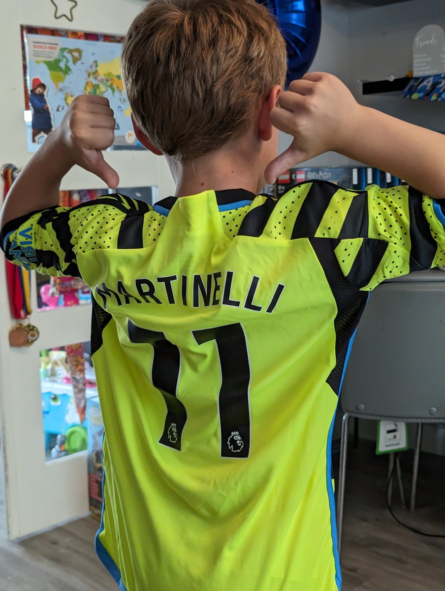 robkelly1977's tweet photo. @FPellistri07 @ManUtd @ManUtd_Es My oldest son wanted this for his birthday.... I need a united shirt for my youngest to stop him turning to the dark side too... https://t.co/mz7wXWYBed