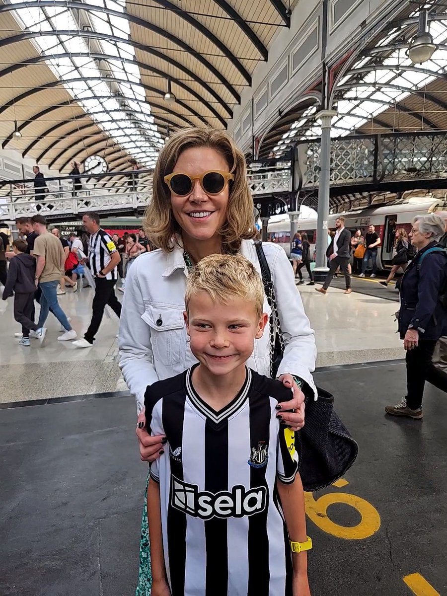 AmyDover12's tweet photo. A massive thank you to Amanda for stopping for a photo on Saturday.  Thomas is still buzzing now ! He keeps saying she saved our club ! Please pass on our thanks x @jamiereuben @ghodoussi @NUFC https://t.co/eaticRra1d